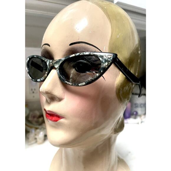 Vintage 1950-1960 Cat Eye Sunglasses Reflective Pearl Frame Pin Up Rockabilly - Picture 2 of 16